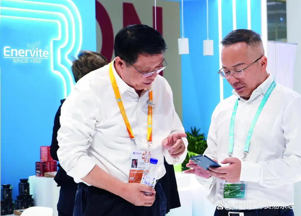 澳药集团创始人唐维亲自为客户讲解